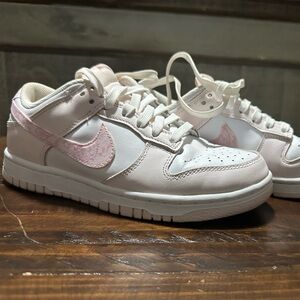 Nike Dunk Low WMNS “Pink Paisley” (2023)